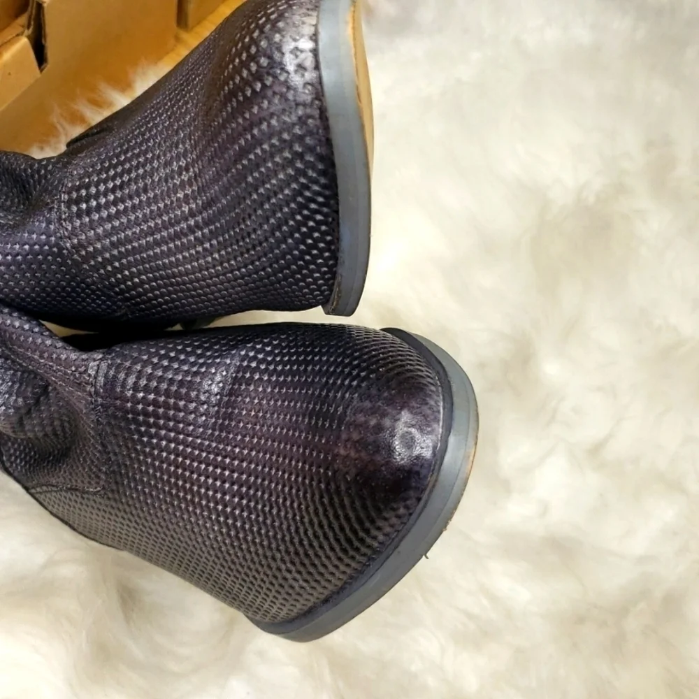 Journee Collection Signature Cassie Ankle Bootie Grey Leather 7